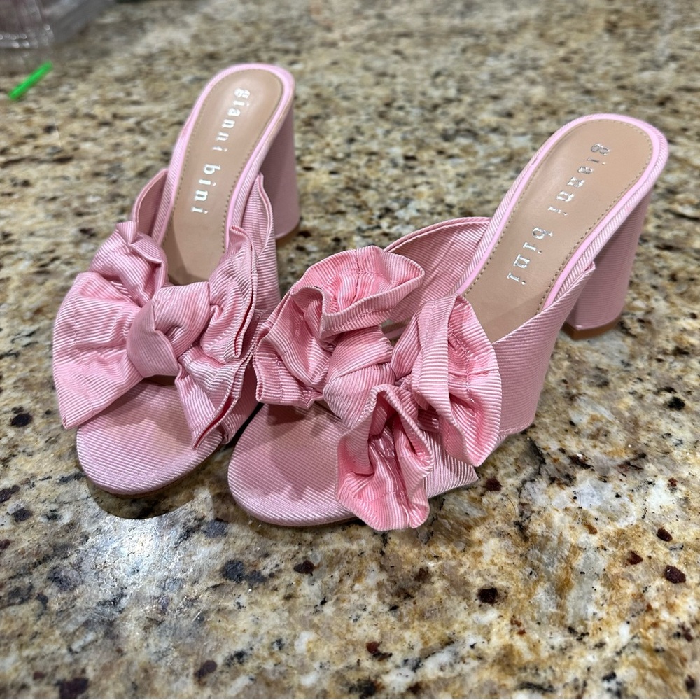 Gianni Bini Bow Block Heel